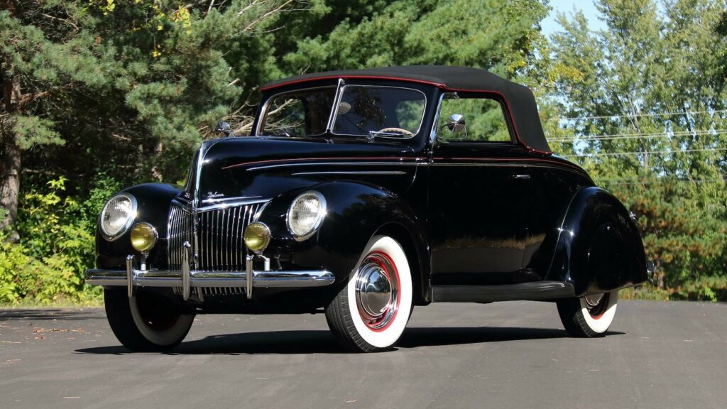 1939 Ford Deluxe Convertible