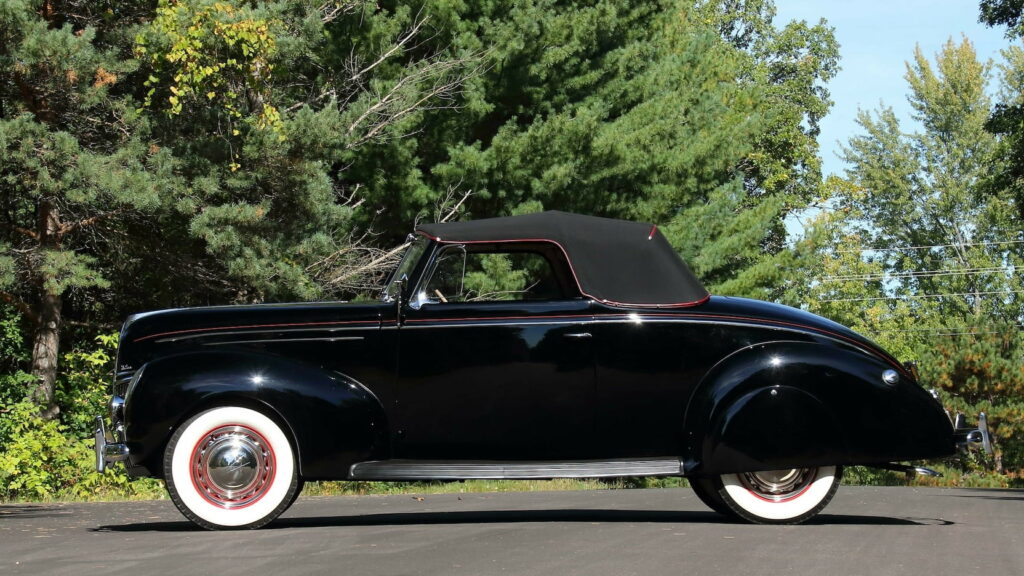 1939 Ford Deluxe Convertible