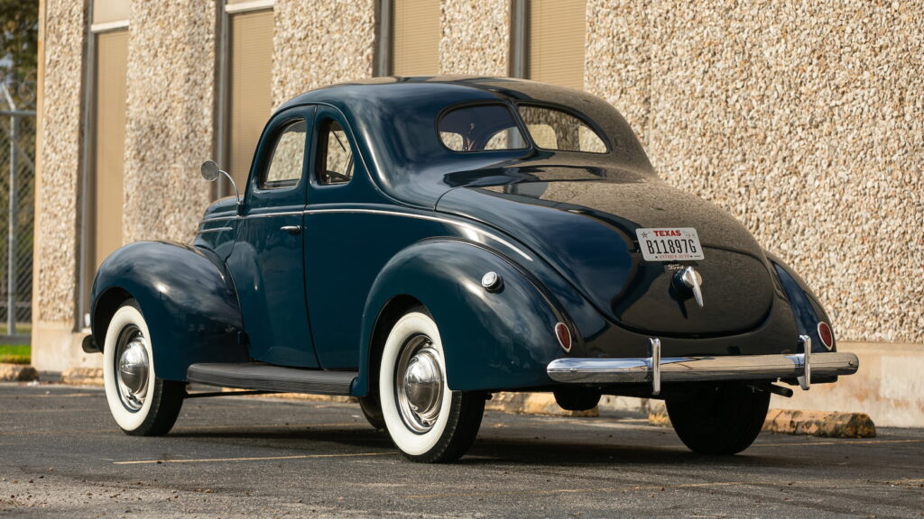 1939 Ford Deluxe Coupe