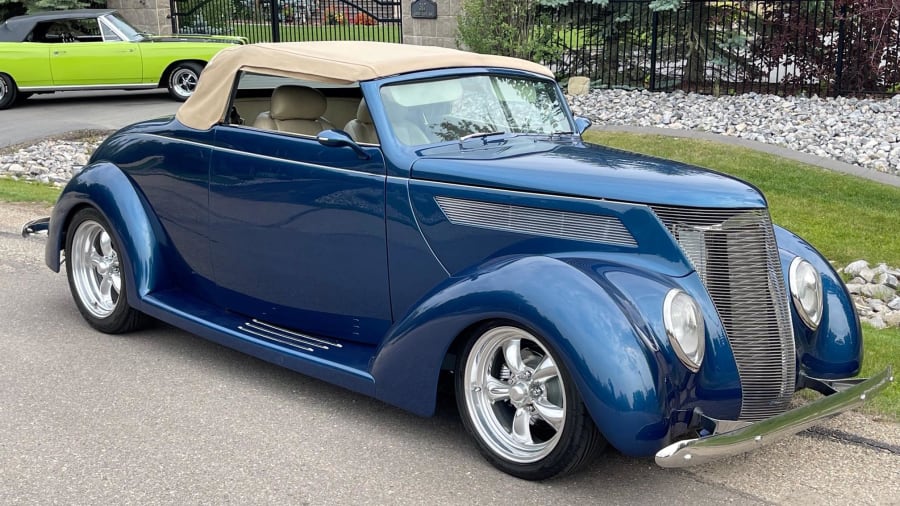 1937 Ford Custom Cabriolet