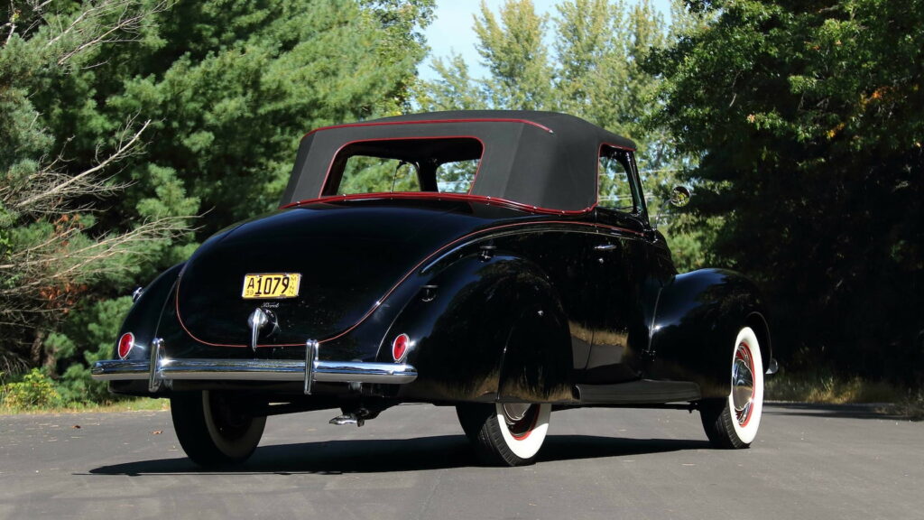 1939 Ford Deluxe Convertible