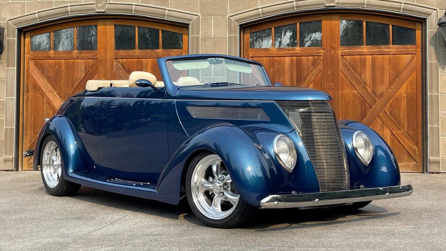 1937 Ford Custom Cabriolet