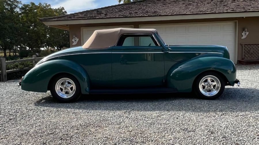 1939 Ford Deluxe Convertible