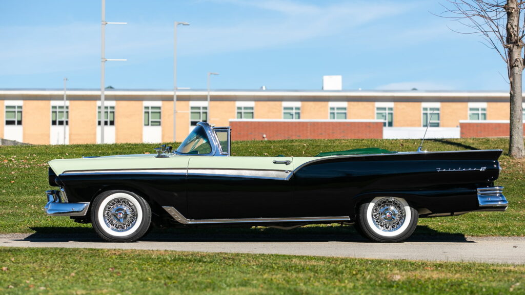 1957 Ford Fairlane Sunliner