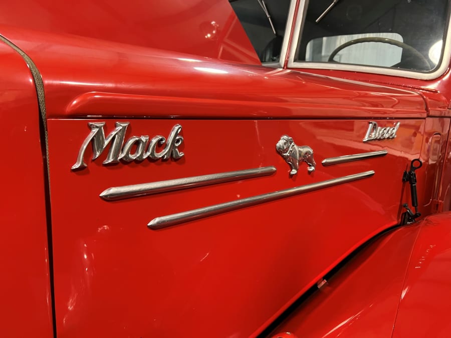 1952 Mack LF
