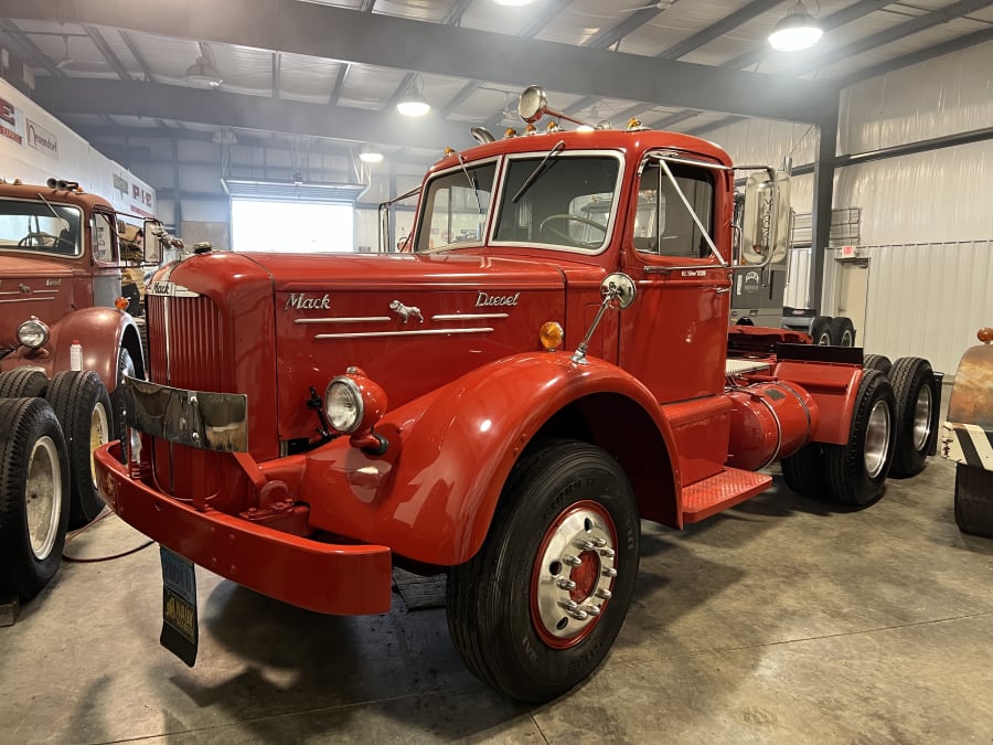 1952 Mack LF