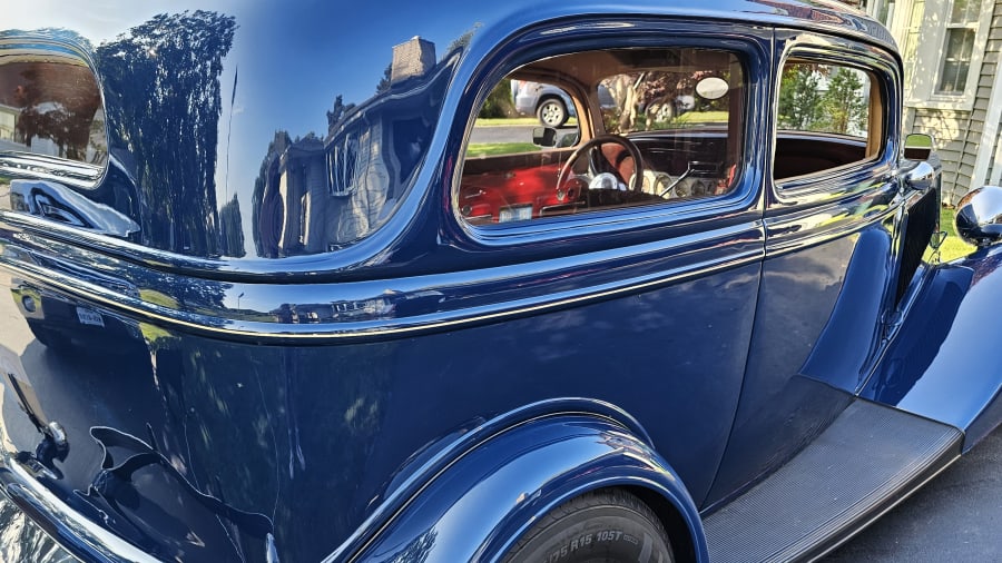 1934 Ford Sedan
