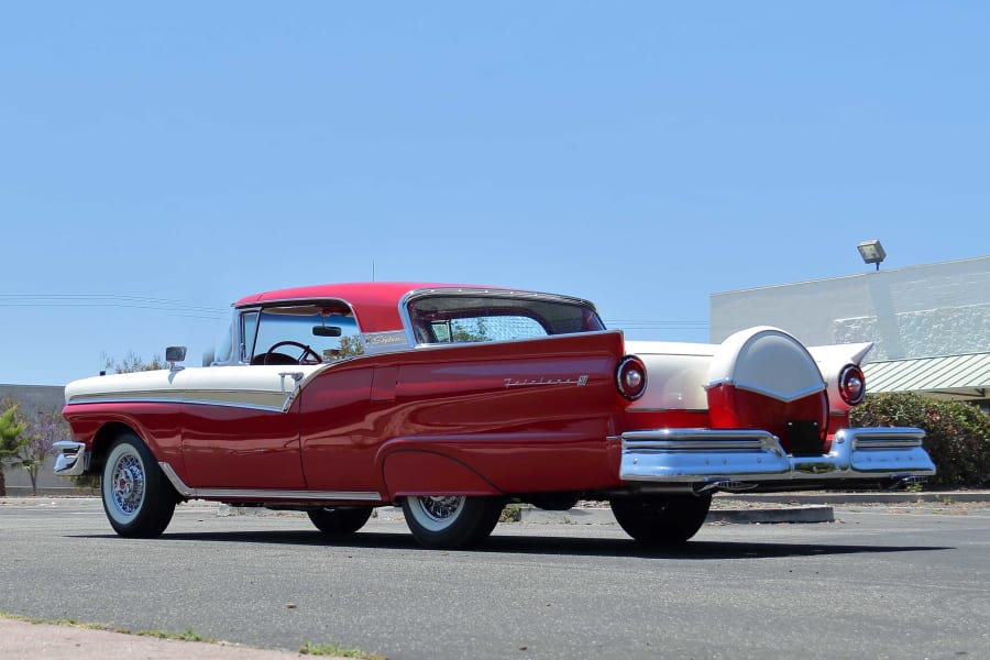 1957 Ford Fairlane 500 Skyliner