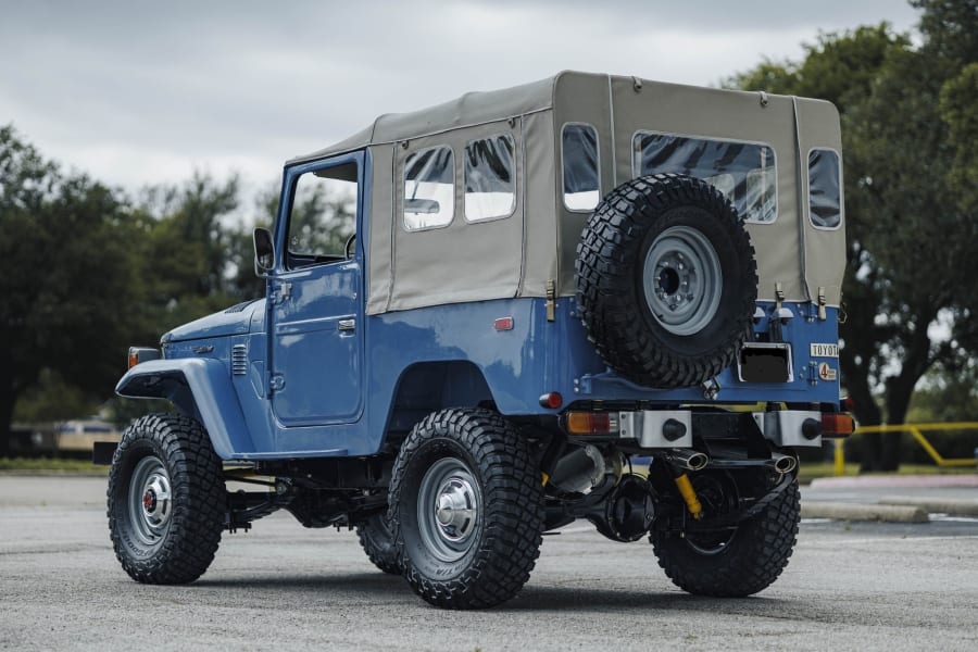 1971 Toyota FJ-40 Land Cruiser